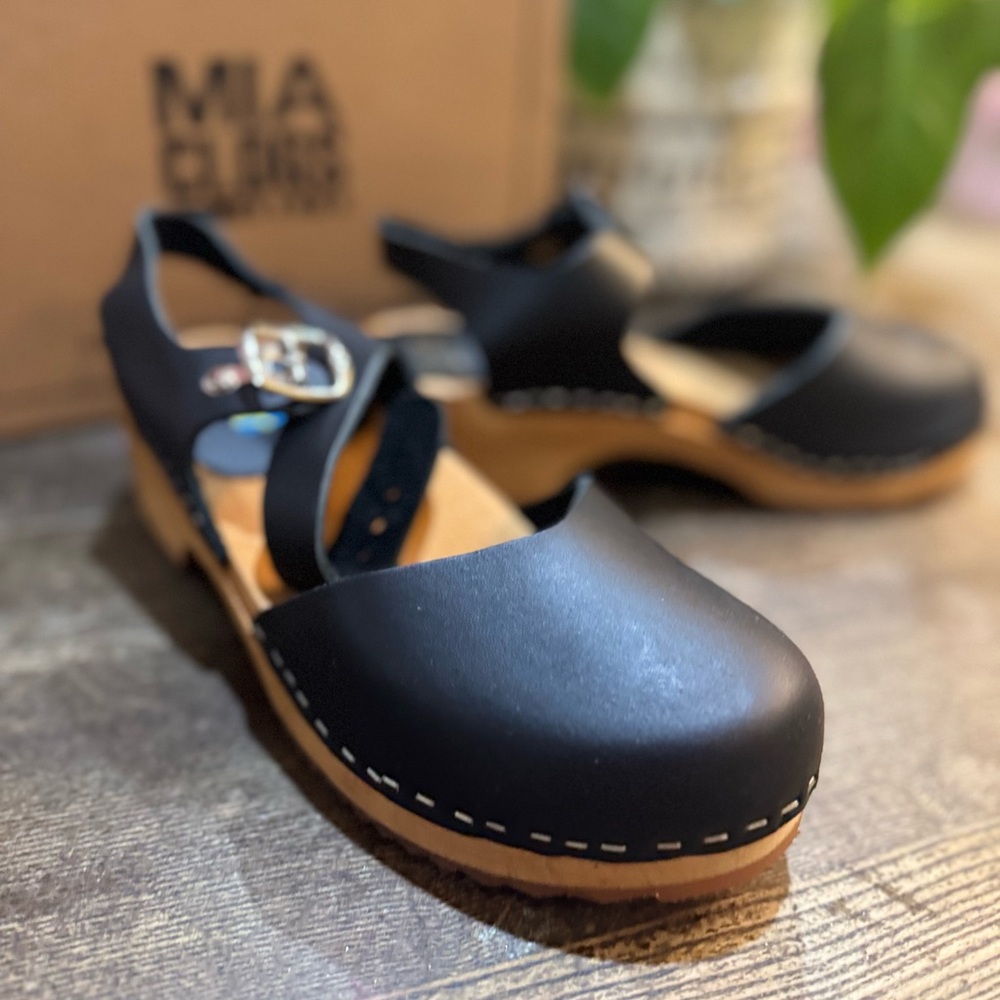 MIA Sofia Women's Black Clogs NIB